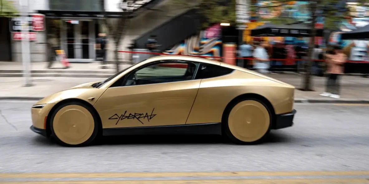 На улицах Остина появились Cybercab – беспилотные такси от Tesla, производство которых ...