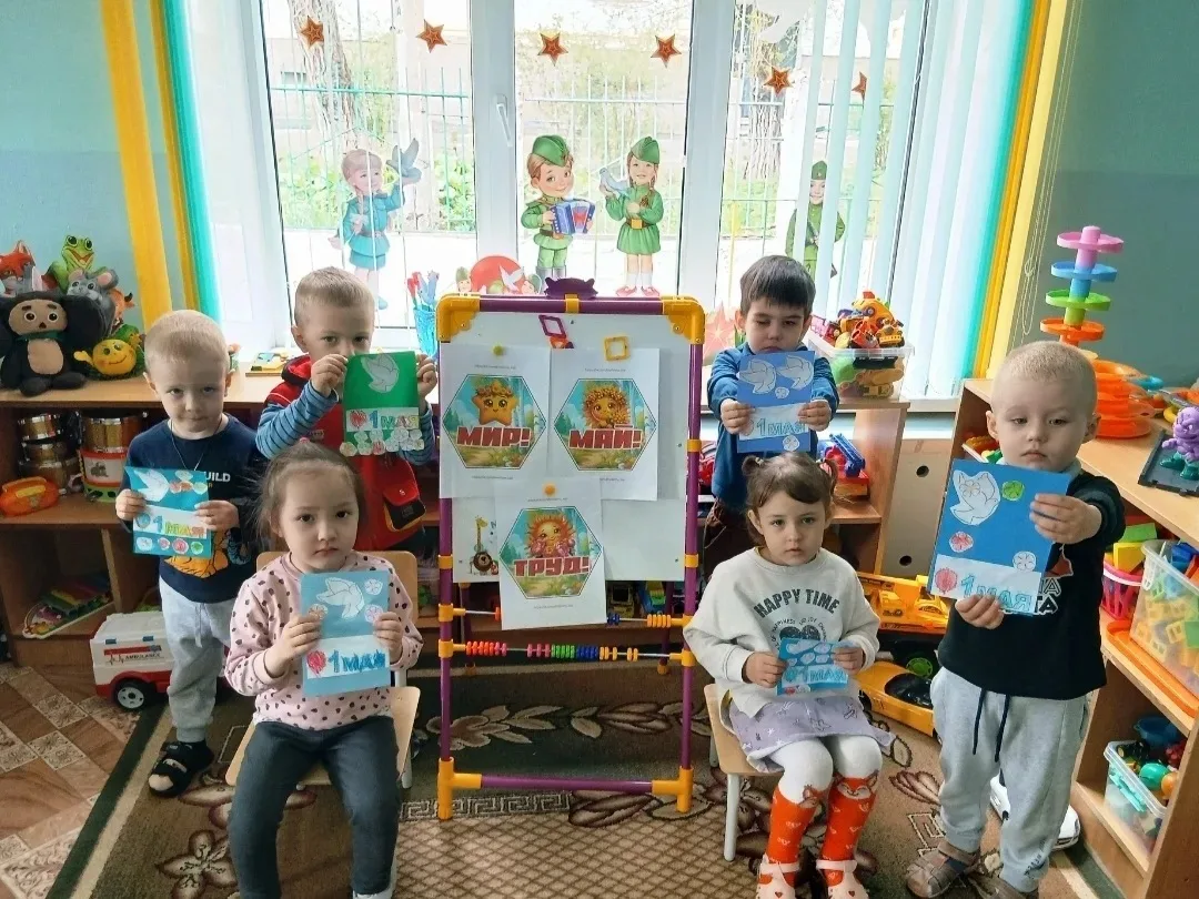 В группе "Солнышко " прошёл праздник посвящённый  1 Мая  - Дню Весны и Труда!
Дети создавали яркие п