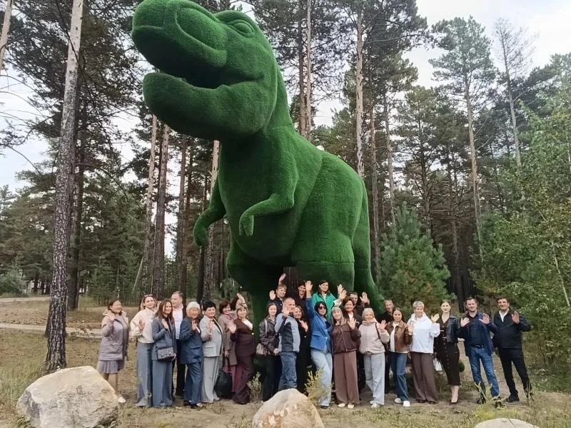 🔥 Новые топиарии и экотропу завершат в «Динолесе» в Новокручининском уже в сентябре