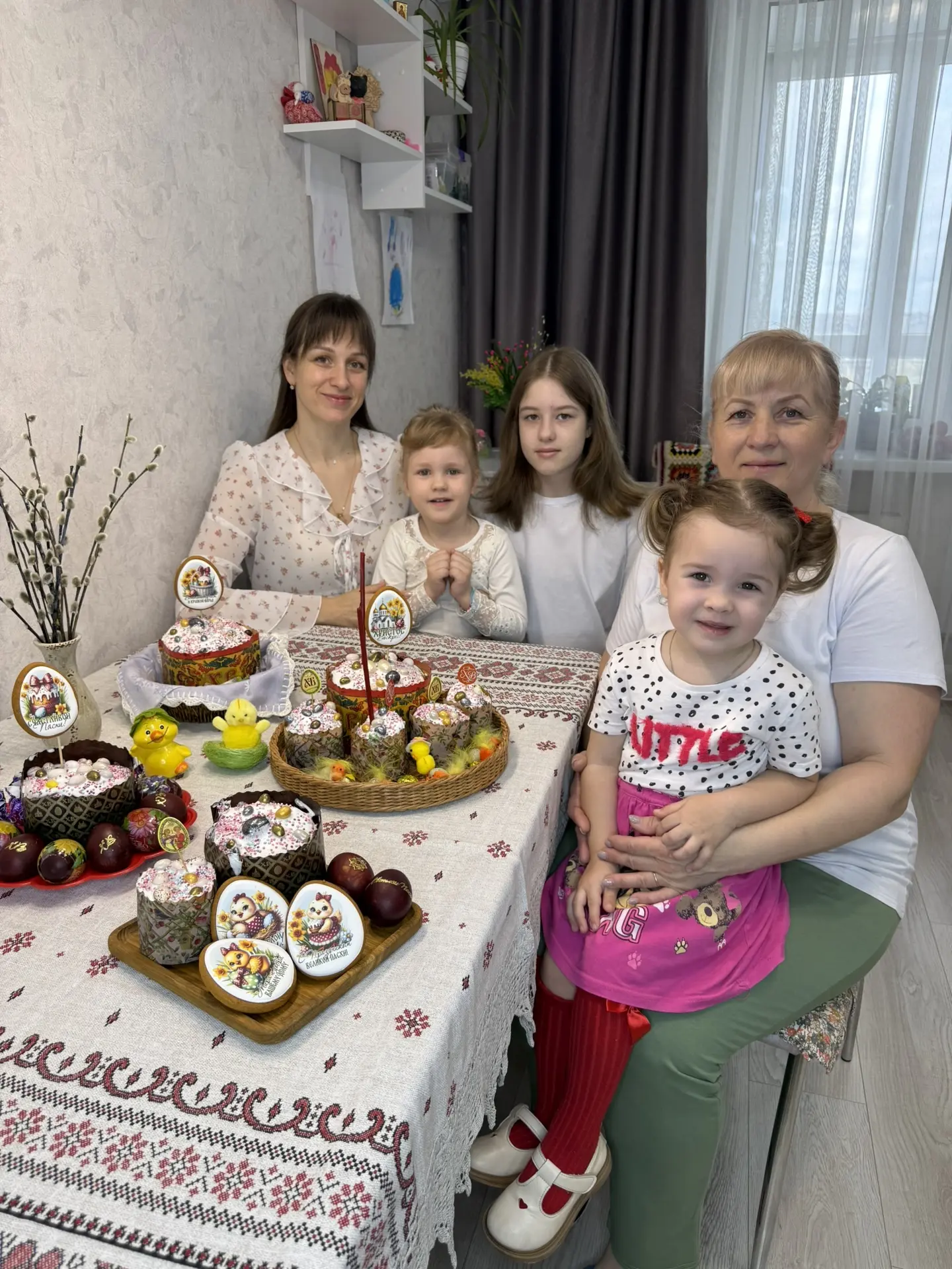ХРИСТОС ВОСКРЕСЕ!!! Поздравляем со Свелым праздником Пасхи🙏 Пусть Господь пошлет благополучие, мир и