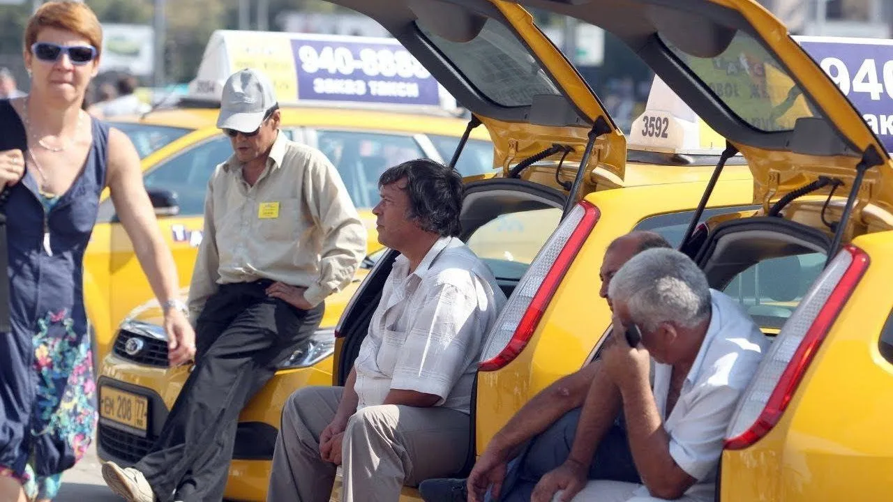 🚕🔥 Такси может подорожать на треть — водителей не хватает, машины не подходят, рынок трещит по швам 