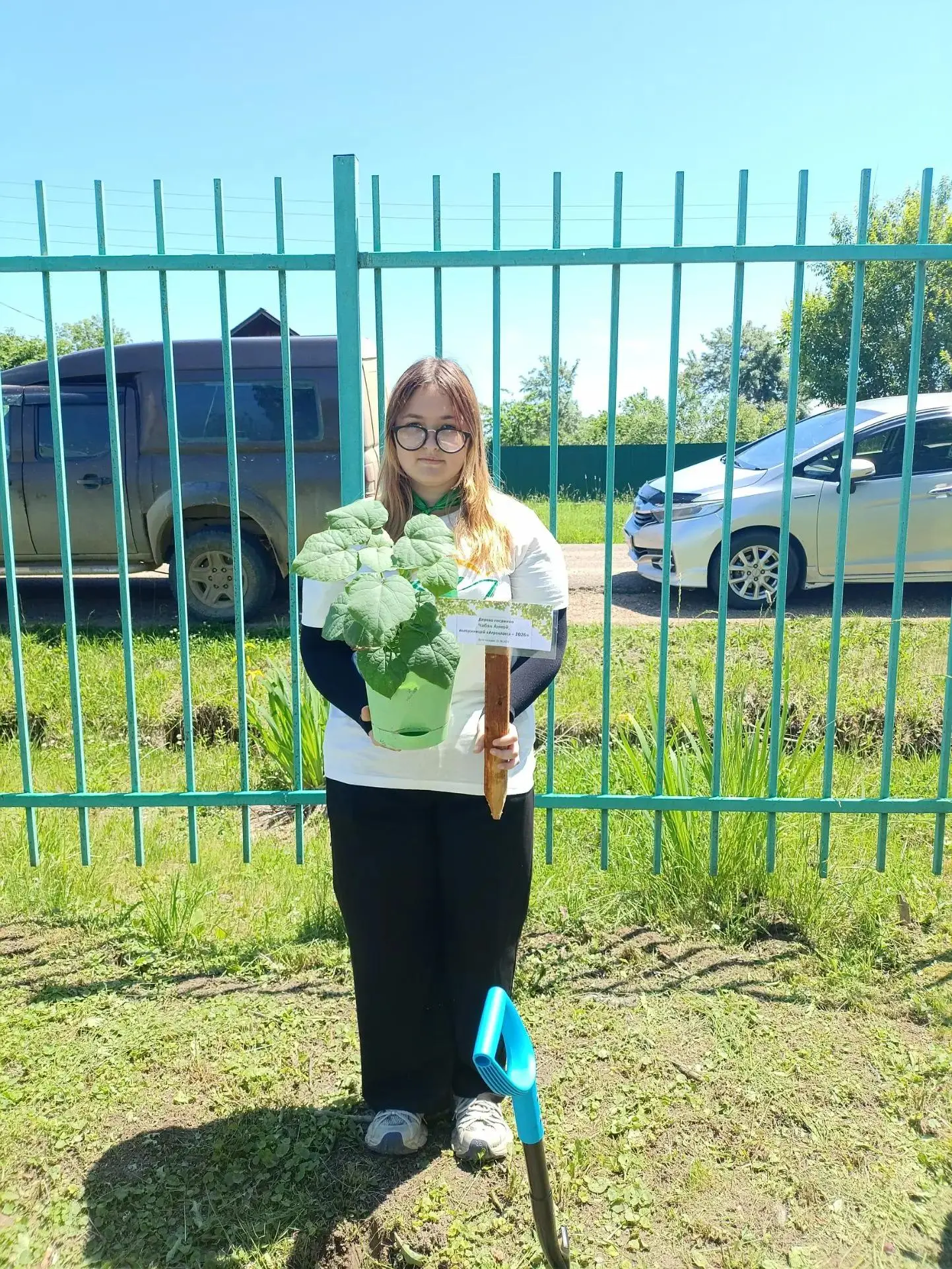 В Чернышевской школе появилась Аллея выпускников агрокласса