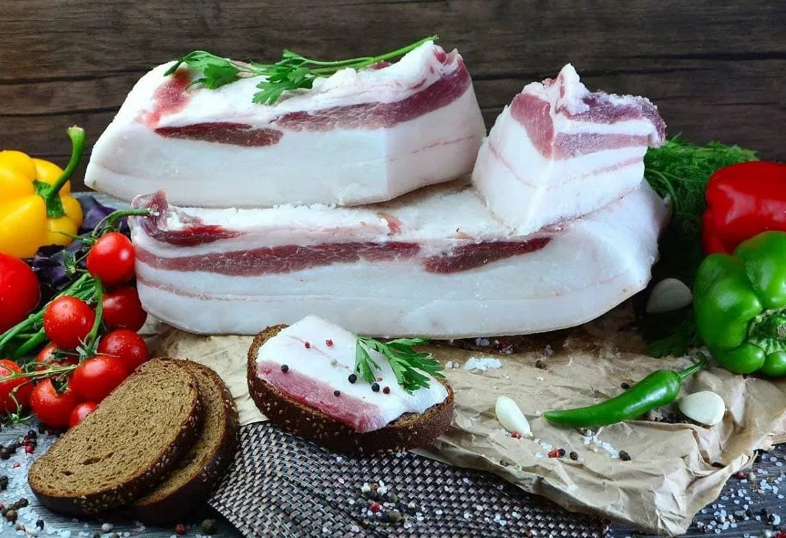 😋 Ох, как знакомо: когда прям тянет на кусочек сальца… А тут ещё и супруга со своими аргументами 😅
