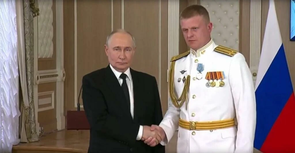 Владимир Путин наградил военных Северного флота