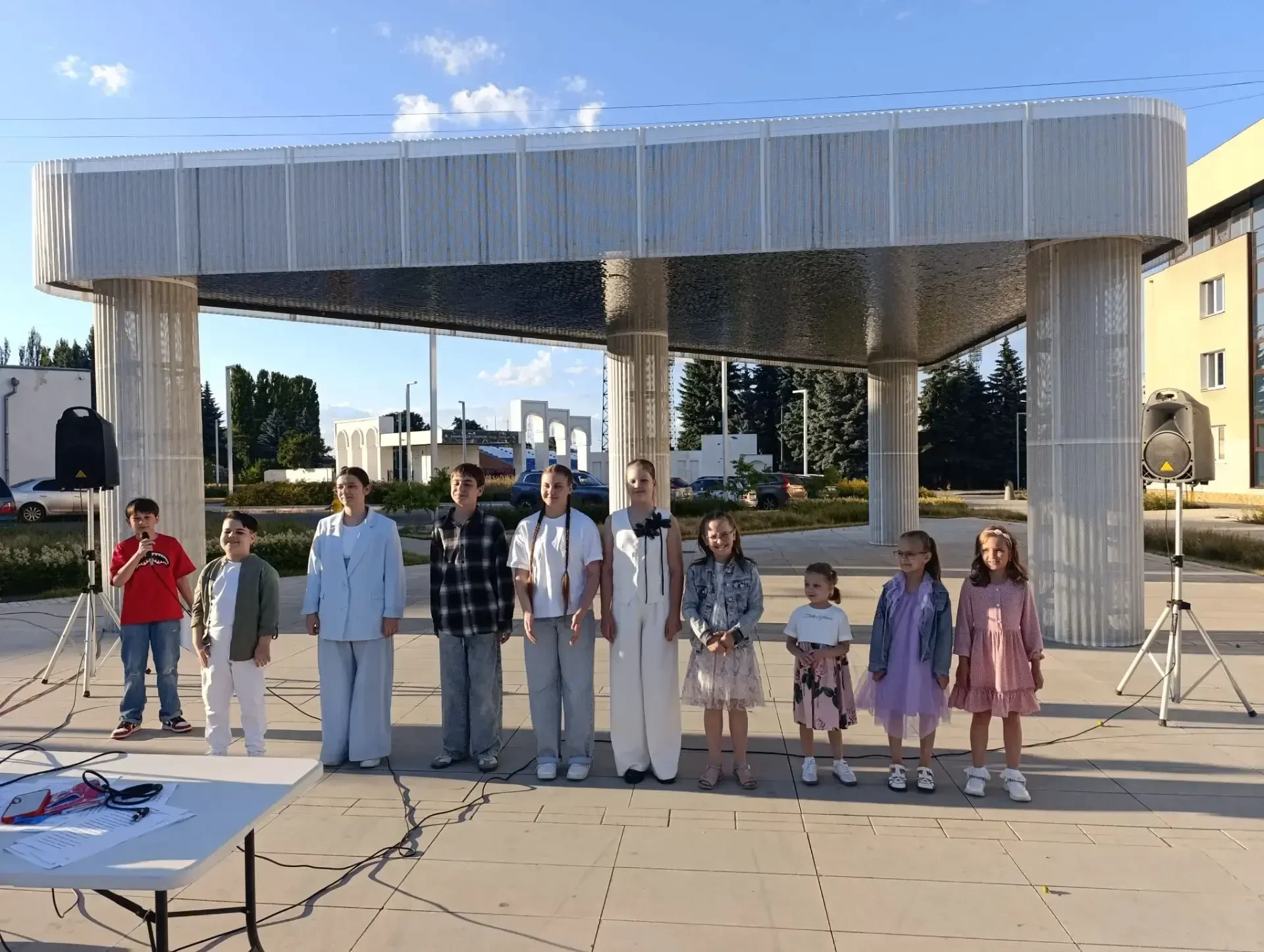 🎶20 июня на площади культур МАУК «Дворец культуры» состоялся необычный street‑концерт.