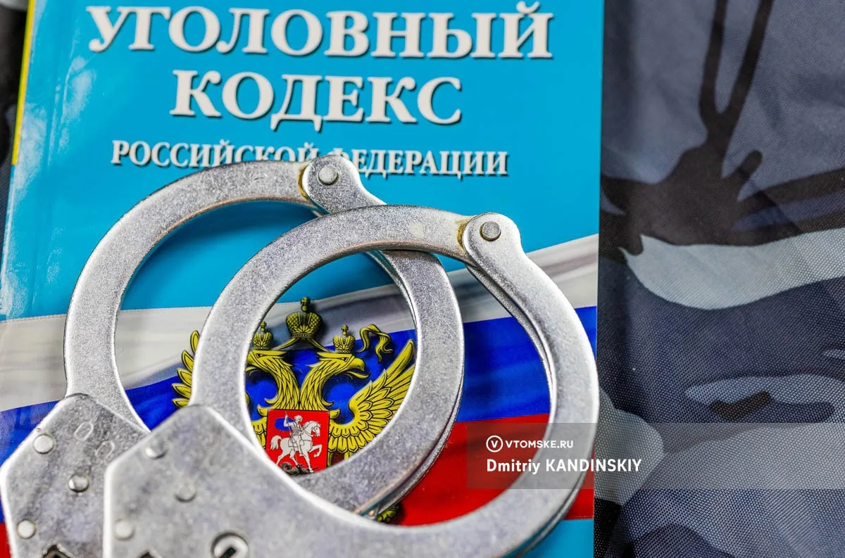Ударил бутылкой, а затем пришел требовать деньги: жителя Томской области будут судить п...