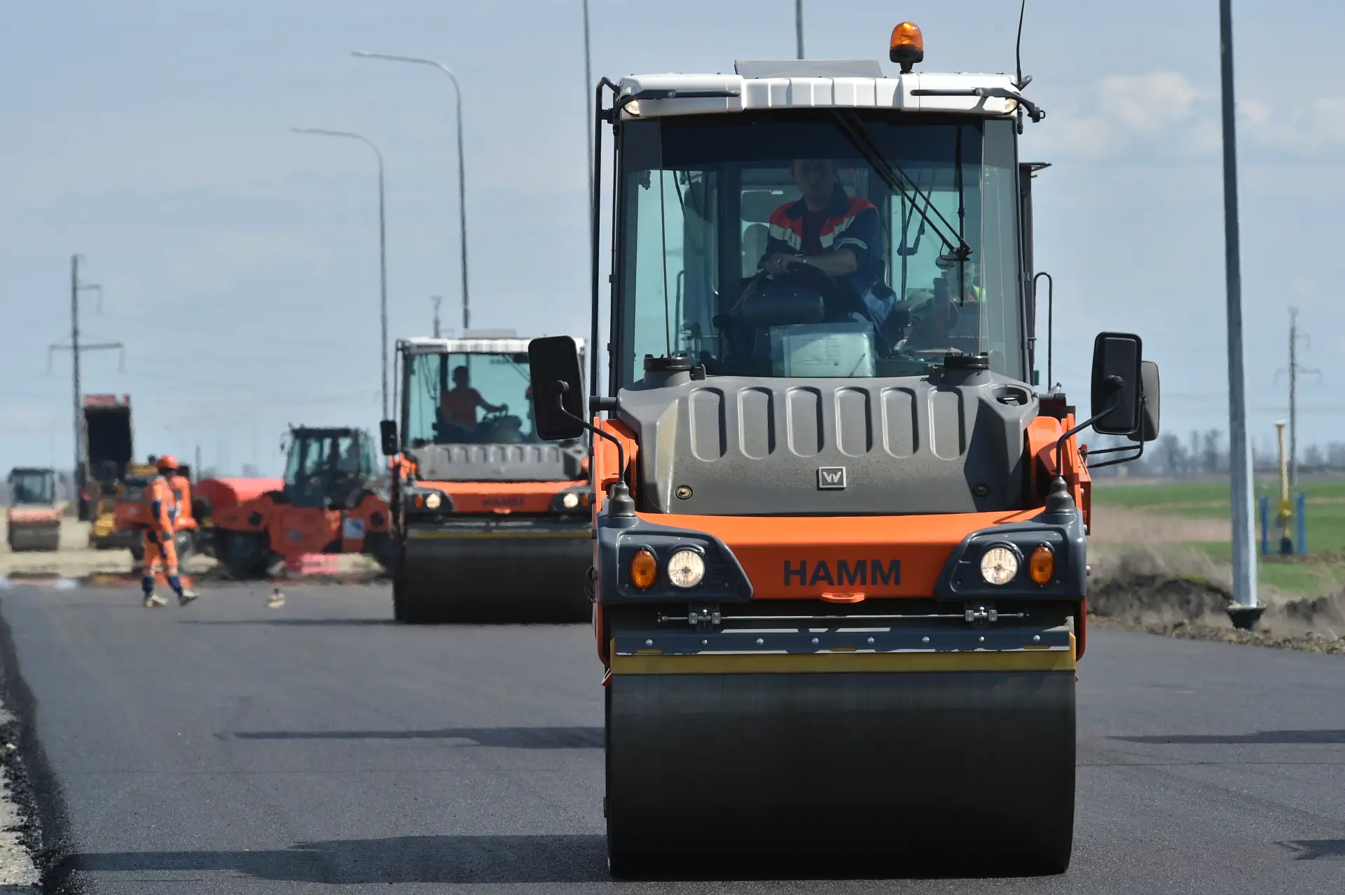 🚧 В Петербурге и Ленобласти построят и реконструируют сотни километров дорог