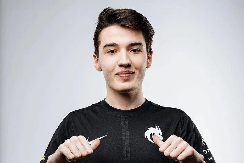 Киберспортсмен из Каспийска выступающий за Российскую команду Team Spirit, Магомед ( Co...