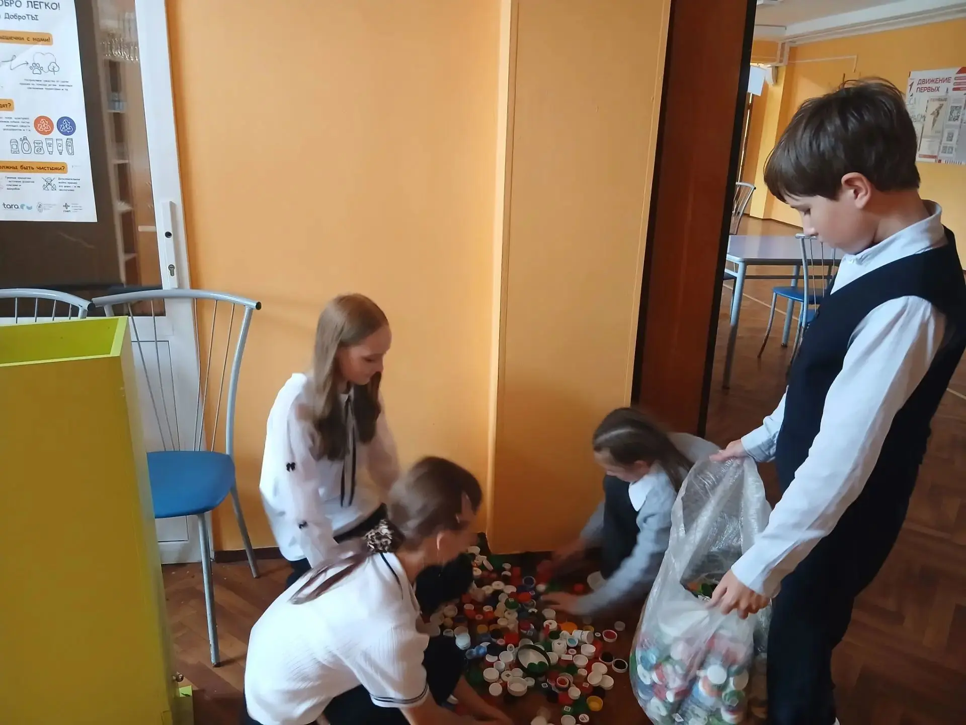 Наши волонтёры из 5️⃣ «Б» и 6️⃣ «Б» снова в деле! Ребята разобрали, отсортировали и под...