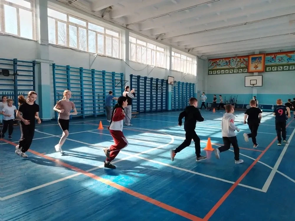 💪 День здоровья в школе: сдаём нормы ГТО!   🏃7 апреля в 1‑м корпусе прошёл настоящий праздник спорта