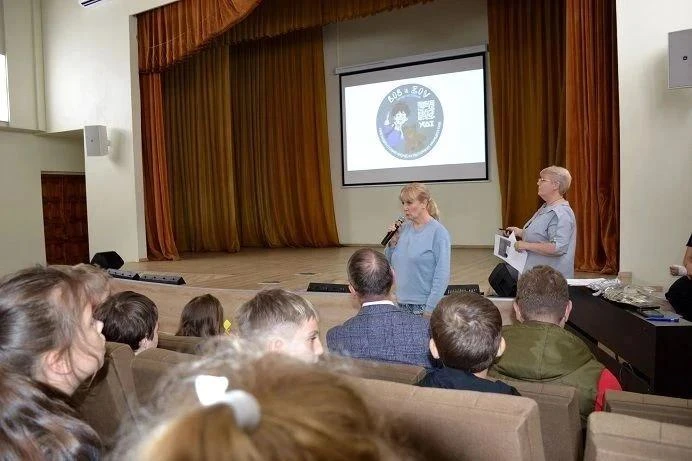 Ко Дню России в Челябинске впервые представили мультфильм о Родине и дружбе 🇷🇺

В челябинском лице