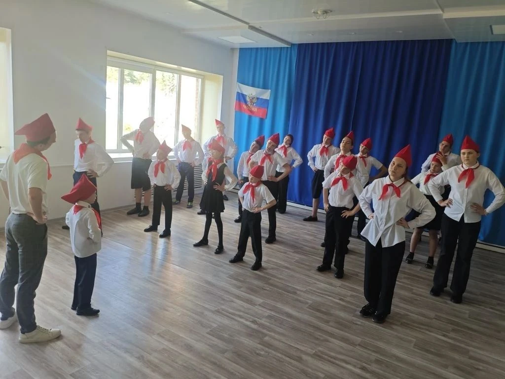 Воспитанники Дзержинского детского дома приняли участие во всероссийской акции «Вместе в будущее»  1