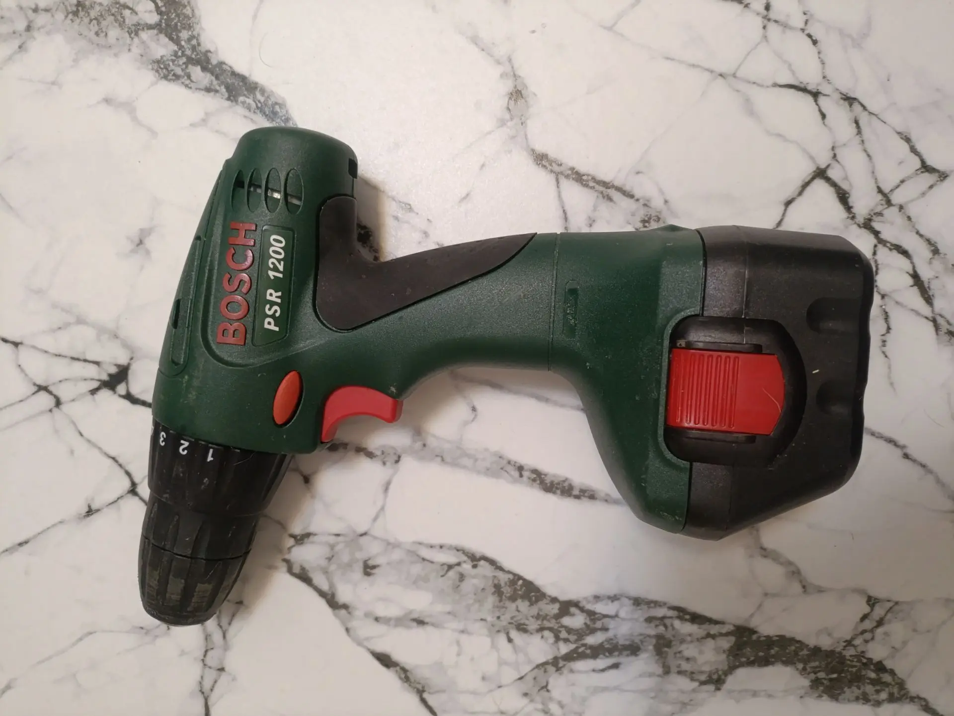 Продам шуруповёрт BOSCH PSR 1200 с зарядным устройством.
