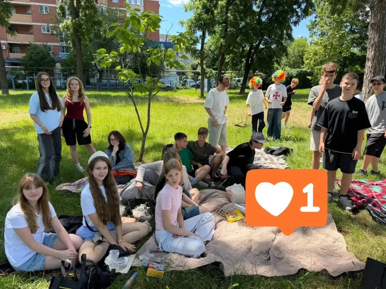 🧠 Квиз «Доброе дело»: как это было?

Сегодня в нашей школе царила атмосфера знаний, азарта и команд