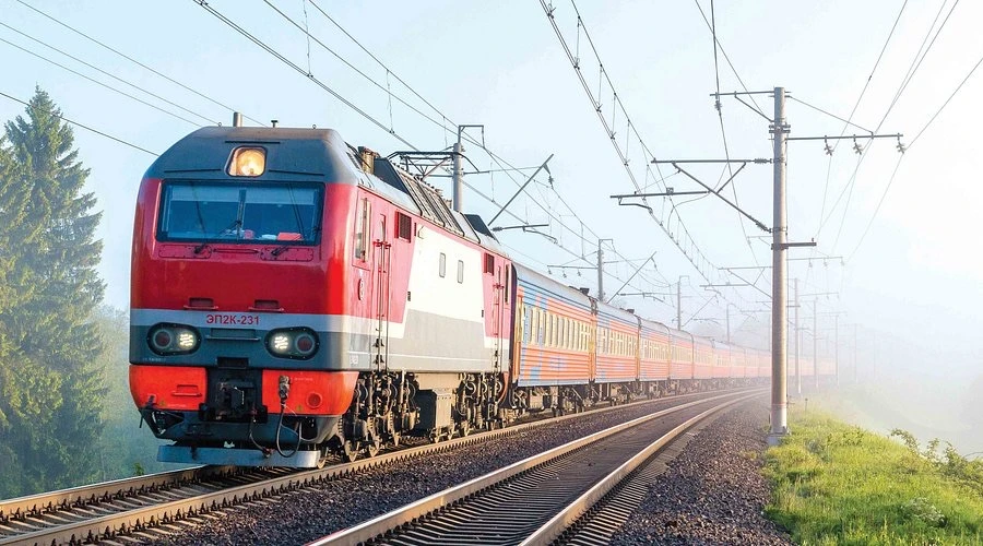 🔴🔵В Челябинске дети забросали камнями пассажирский поезд  Стражи порядка установили подростков, повр