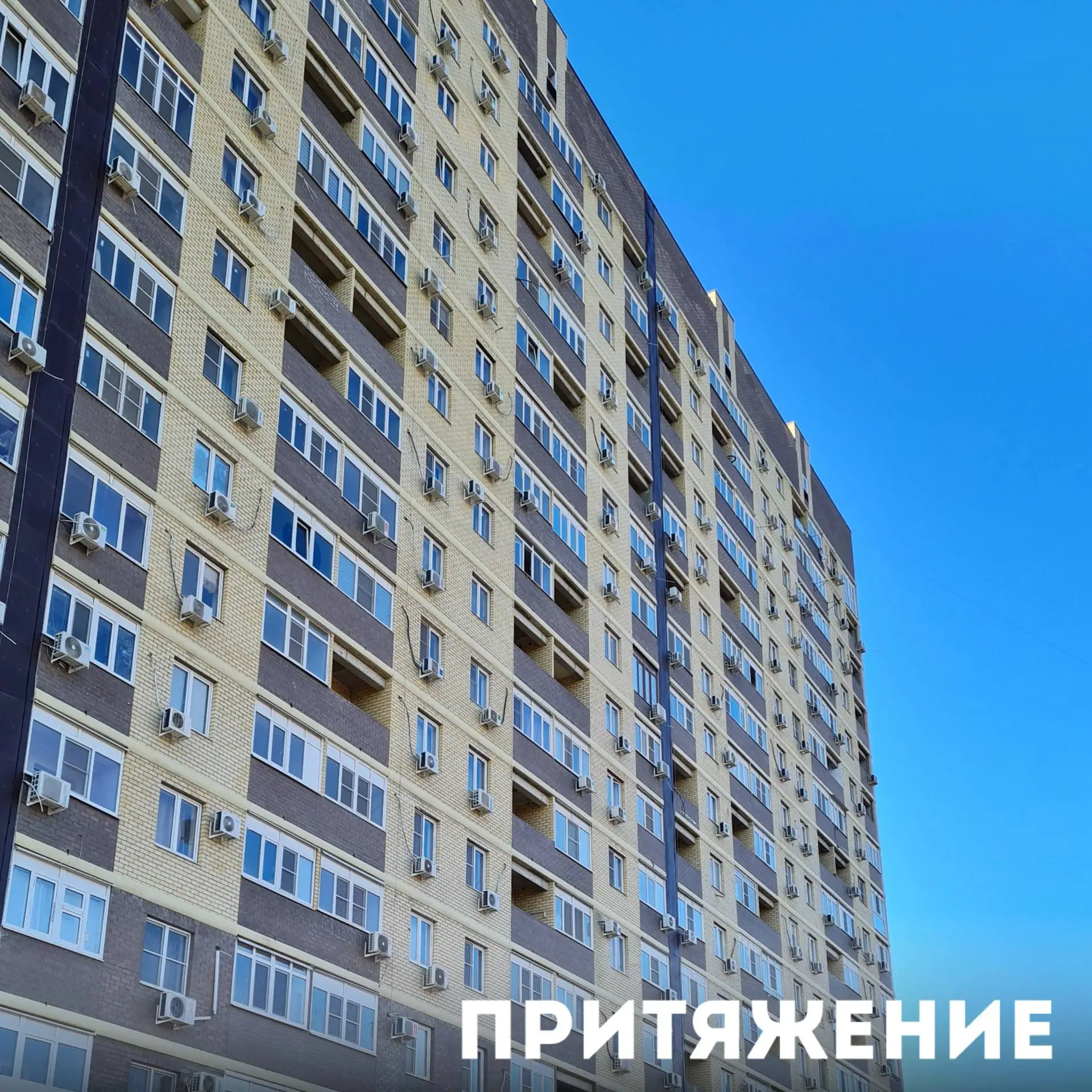 Отремонтировали замок двери в приквартирном холле жилого комплекса «Притяжение» корпус 1, подъезд 3,