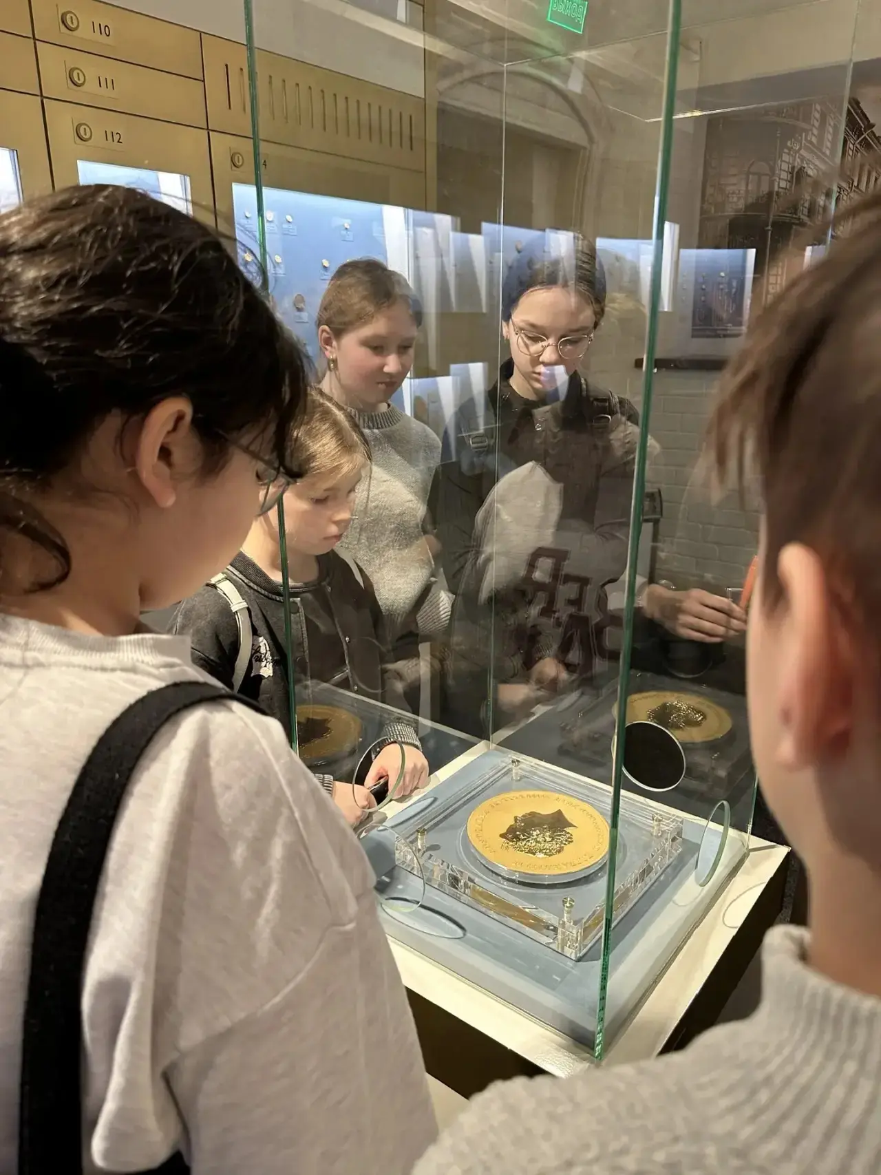 Экскурсия в Музей нумизматики  🏛️Ученики 4 «А» и 4 «В» классов, в сопровождении классных руководител