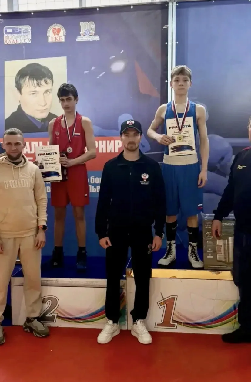 🥊 Наши чемпионы на ринге Елабуги! 🏆  С гордостью сообщаем о блестящей победе наших спортсменов на От