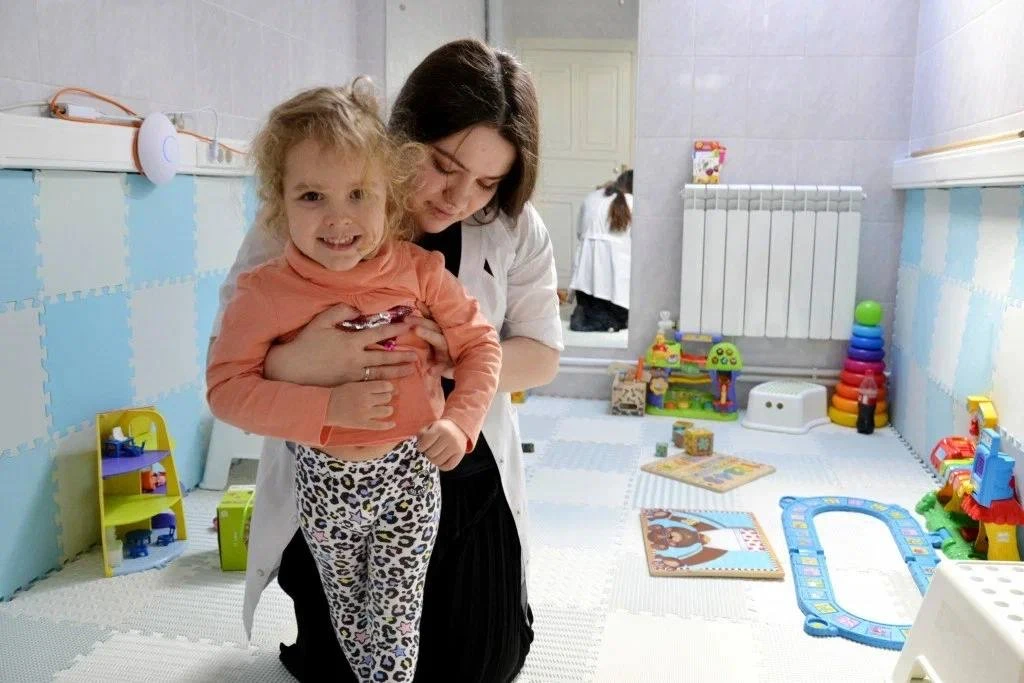 Вечерняя фотоподборка из церковных проектов, где помогают малышам.   Всем умиляться!  Поддержите цер