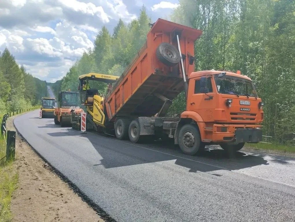 🚜В Верхнекамском округе продолжается ремонт дороги Омутнинск – Песковка – Кирс

В рамках нацпроекта