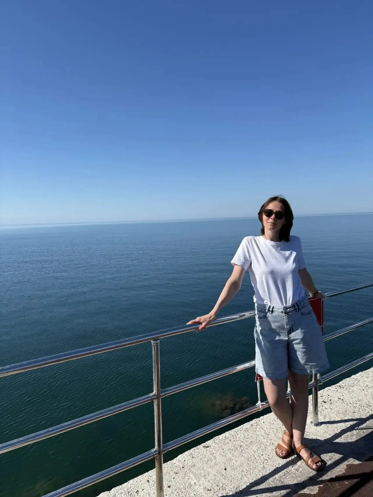 🌊 Рубрика «Учитель в отпуске»: привет из солнечной Евпатории! ☀️ 

Мы открываем нашу летнюю рубрику