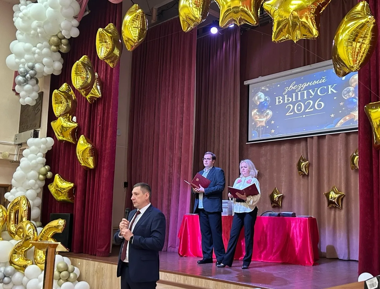 🎉Торжественная церемония вручения аттестатов для 9х классов! 

Первыми документы об основном общем 