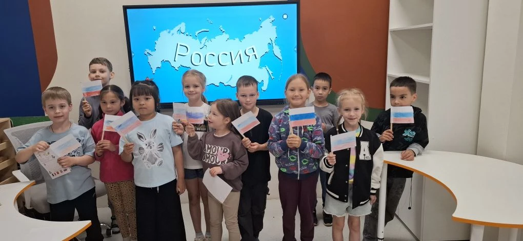 «Встречаем День России с гордостью и вдохновением! 🇷🇺

В рамках тематического занятия, приуроченно