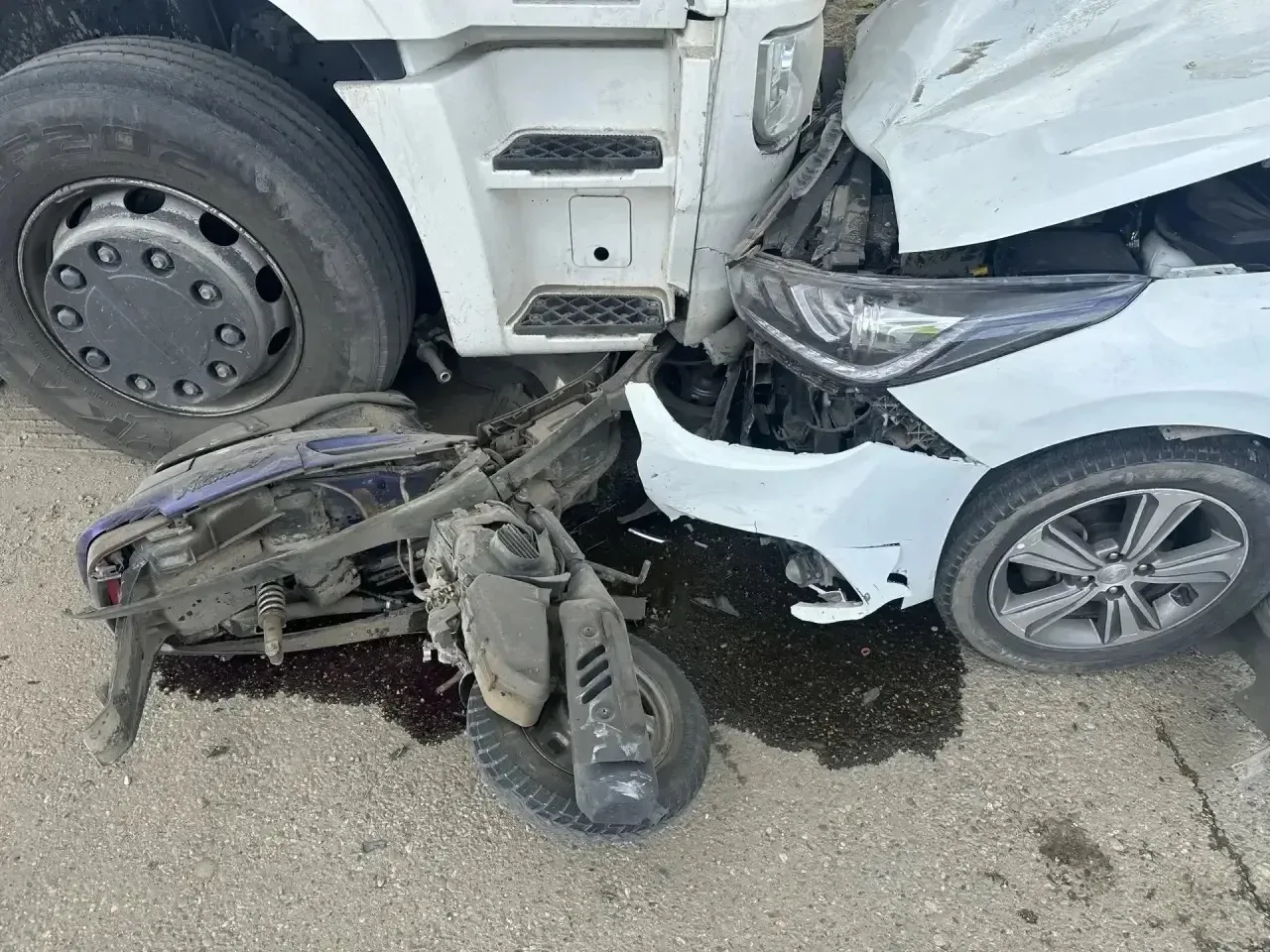 ‼️Двое подростков на скутере попали в ДТП‼️

⚡️В Усть-Лабинском районе, в ст. Воронежская, по ул. Кр