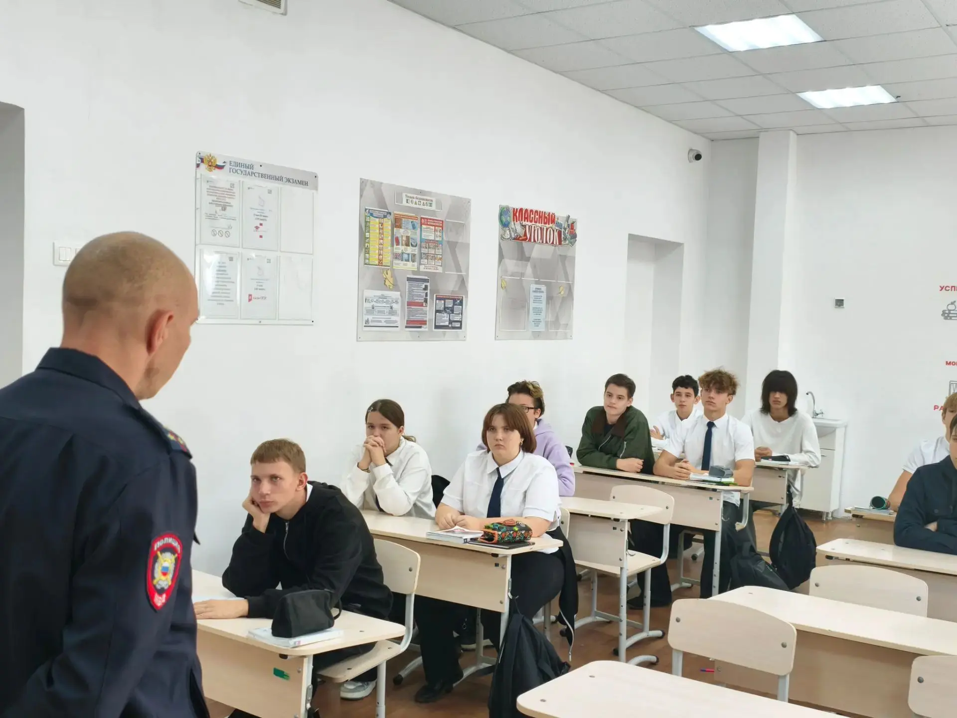 Сегодня в нашей школе прошла важная встреча с инспекторами ОПДН. 👮‍♀️