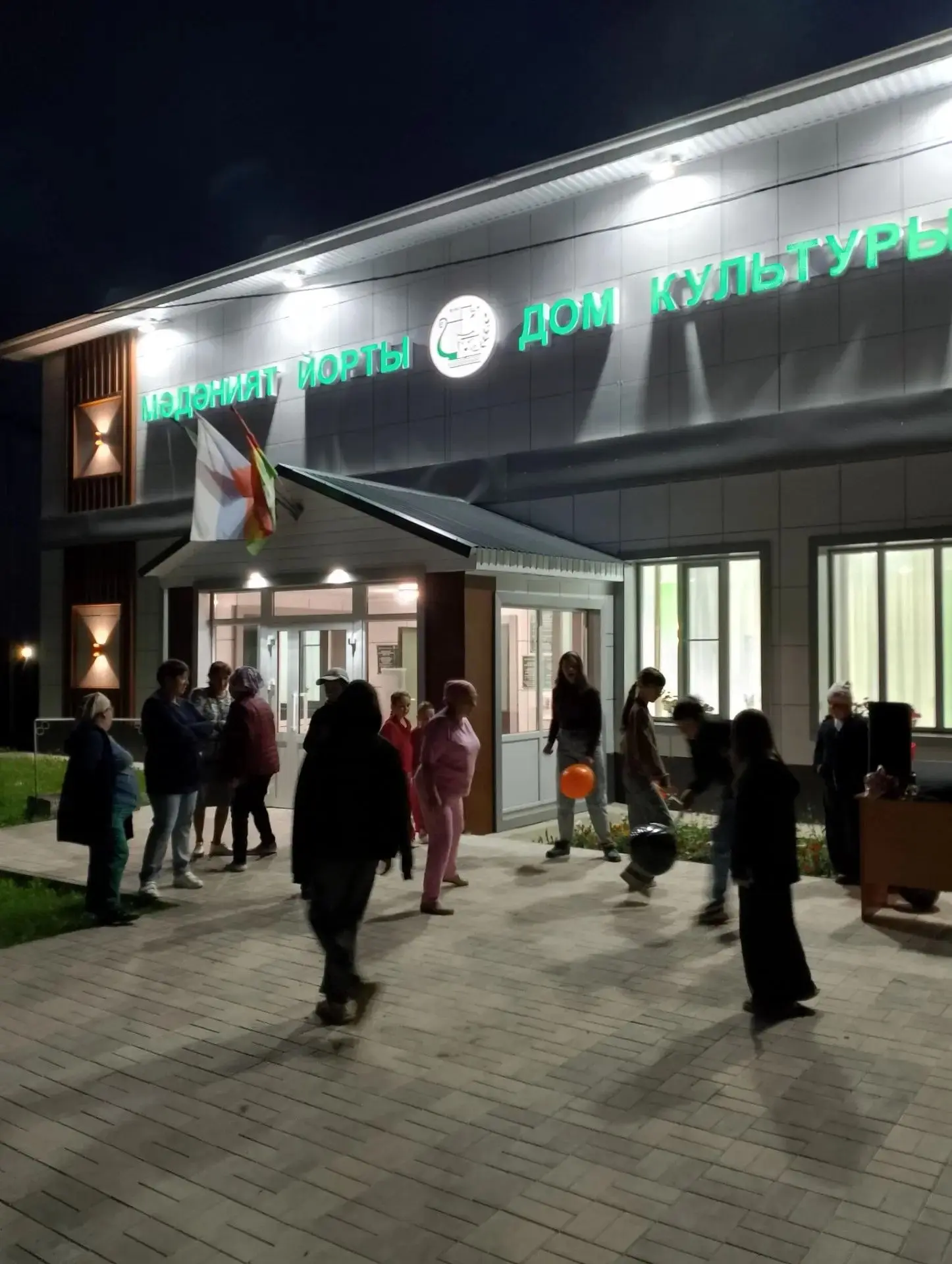 21 август көнне Чирмешән мәдәният йорты алдында "Зәлидә" кичке уеннар үтте. Җәйнең соңг...