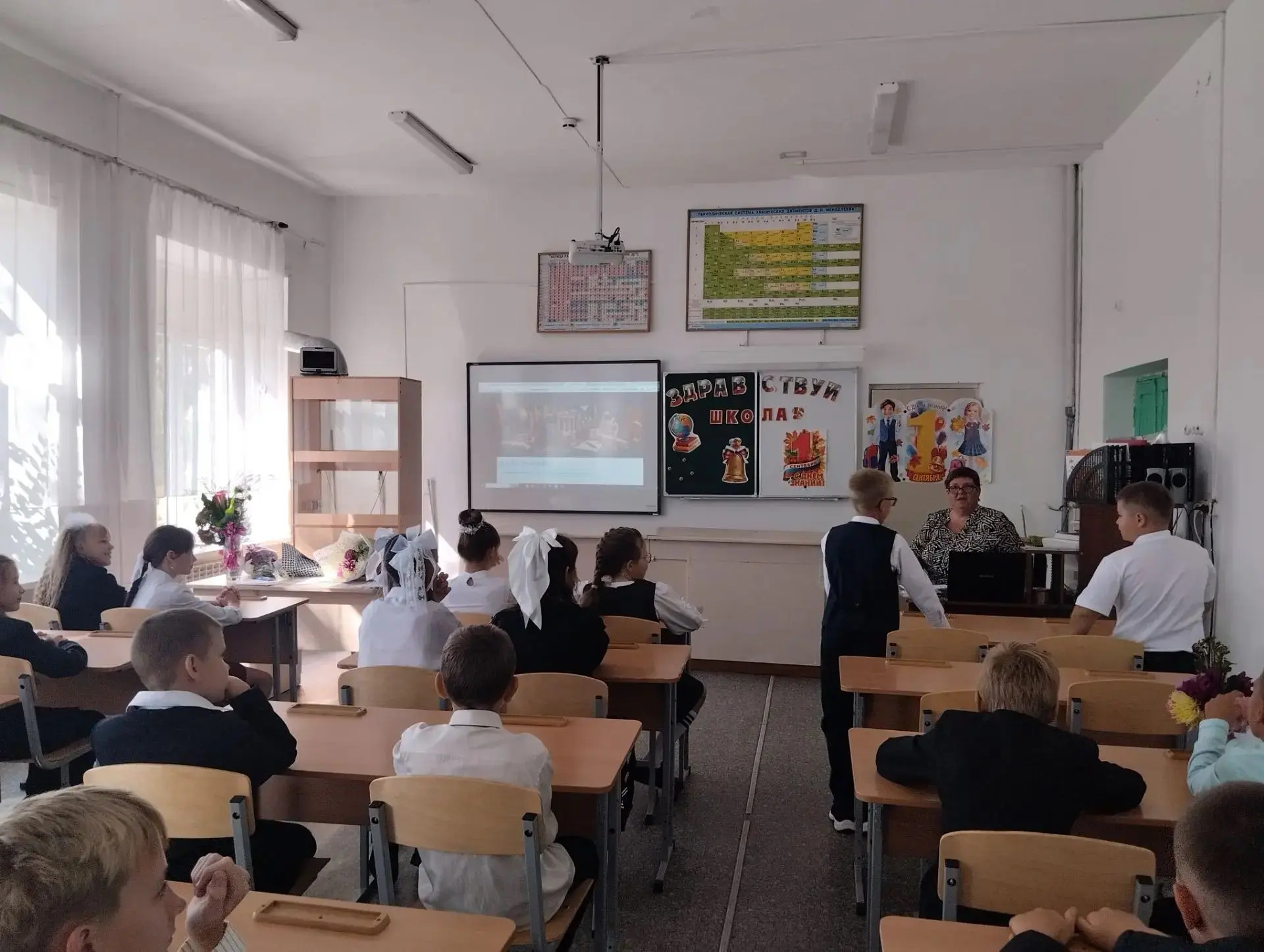 🎉 Торжественная линейка, посвящённая 1 Сентября — Дню знаний! 🎉Сегодня в МБОУ Урожайн...