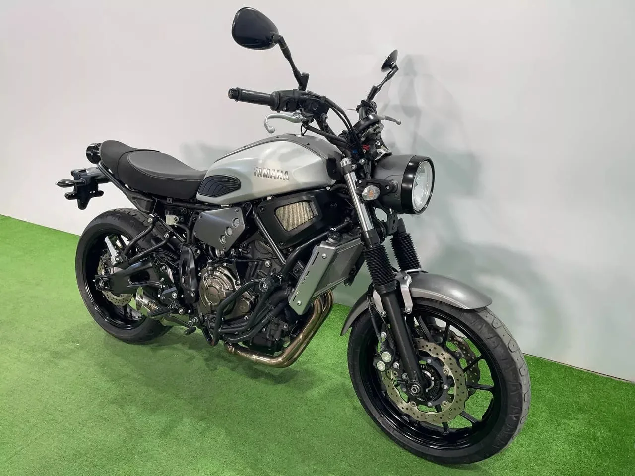 YAMAHA XSR700 в наличии во Владивостоке  Характеристики:  - 2017 год - объем 700 см3 - Аукцион BDS -
