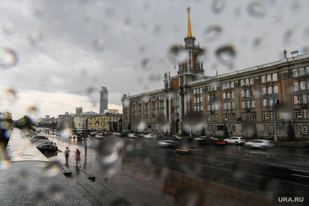Очередное штормовое предупреждение получили свердловчане от спасателей.

Сегодня в регионе возможны 