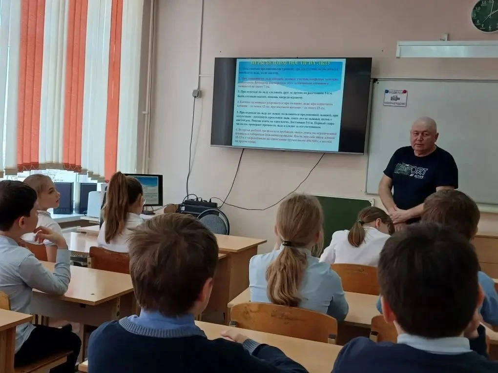 🌤️☀️ Осторожно: коварный лёд весной! 🧊  ⚠️Друзья, весна вступает в свои права — солнышко греет всё с