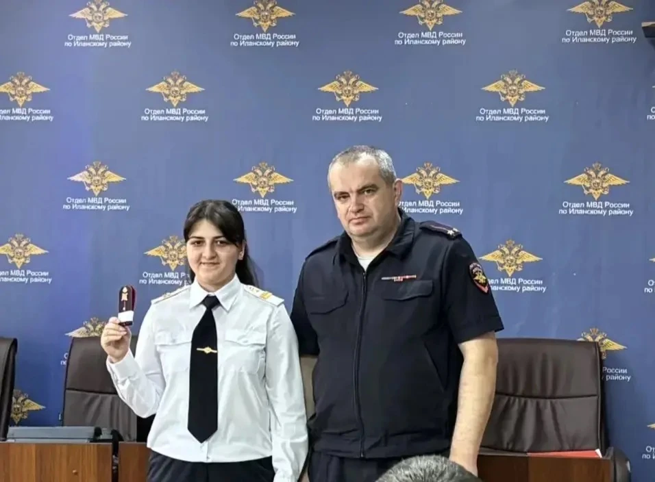 🇷🇺🌟В рамках празднования Дня России иланские полицейские получили свои первые офицерские звёзды!
