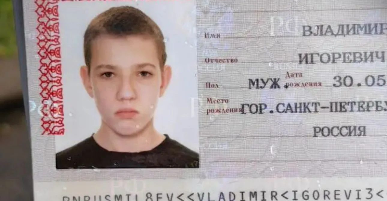 Найден паспорт. Оставила в отделении почты, Пражская 13.