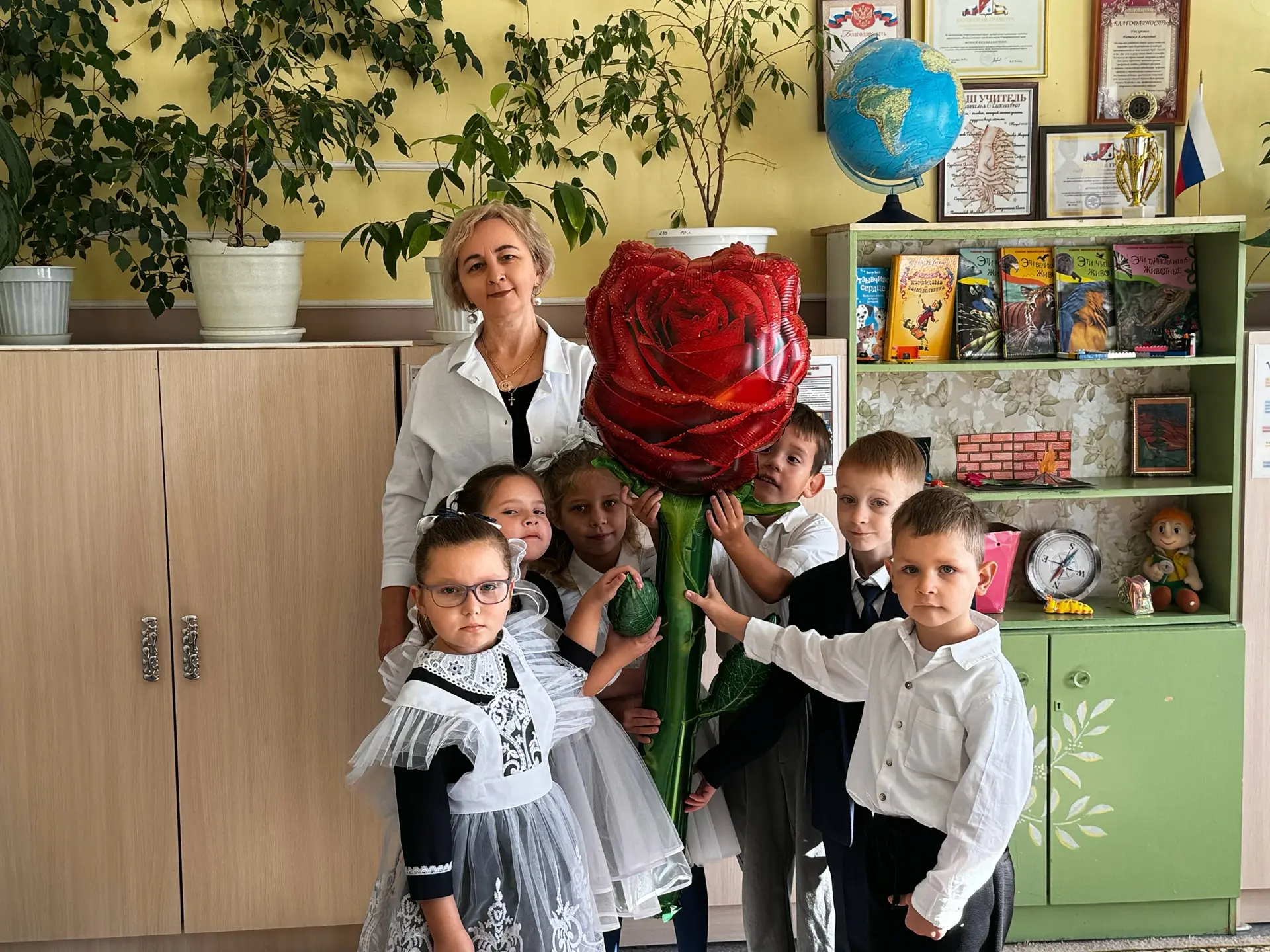 ✨ В нашей школе прошёл праздничный концерт ко Дню учителя! 🌟