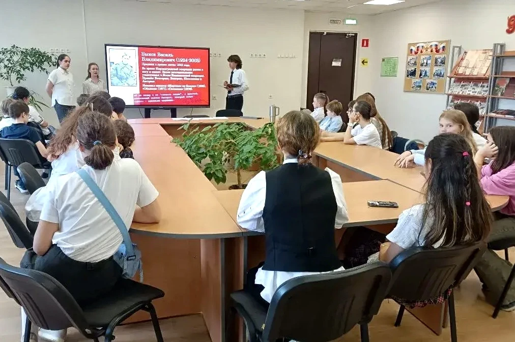 ИСТОРИЧЕСКАЯ ПАМЯТЬ 🗓️ С 5 по 7 мая ученики 5-6 классов корпуса на #Белозерская12 на переменах путеш