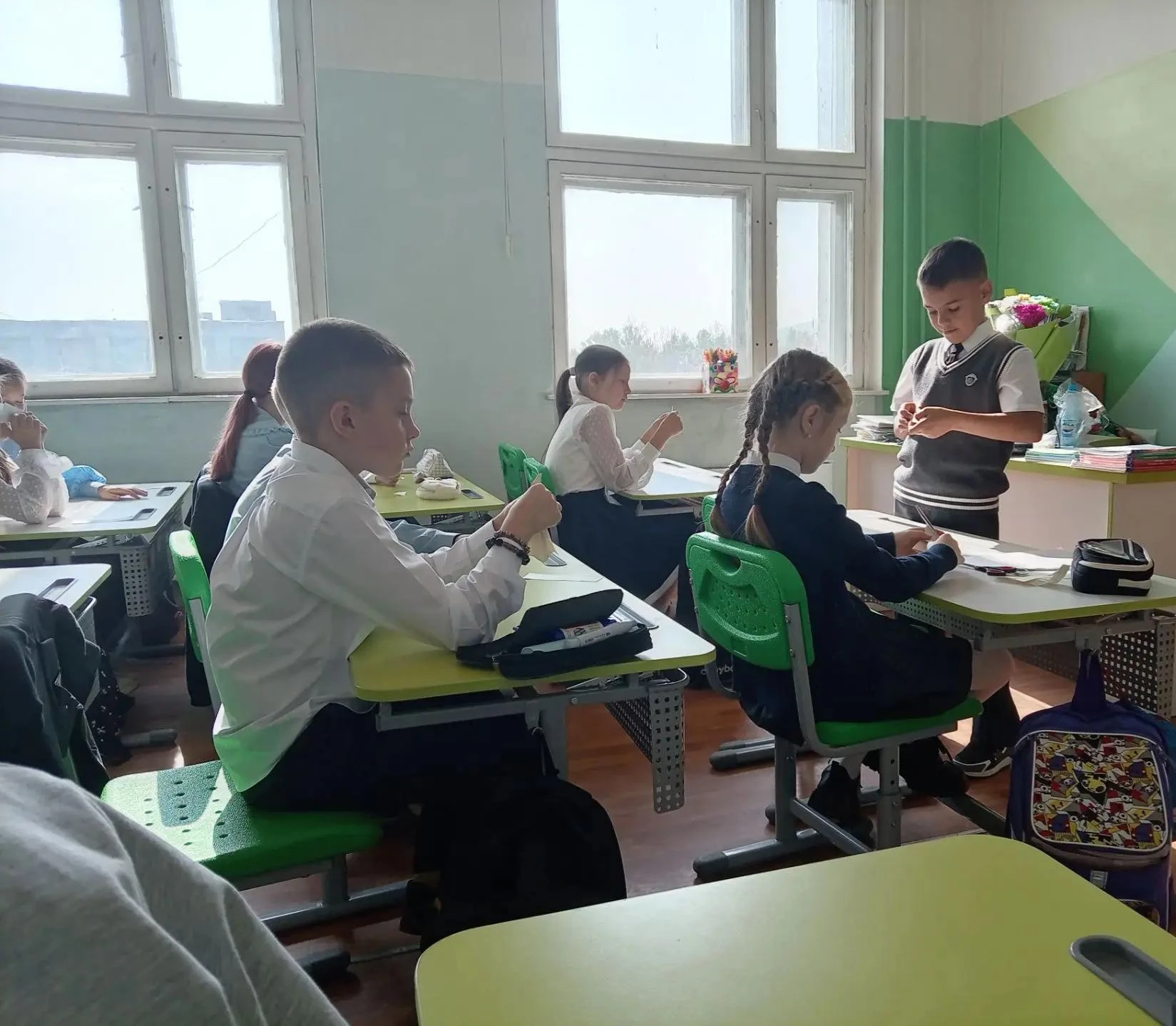 Бумажные крылья надежды: 4-е классы создали стаю памяти в честь жертв Беслана