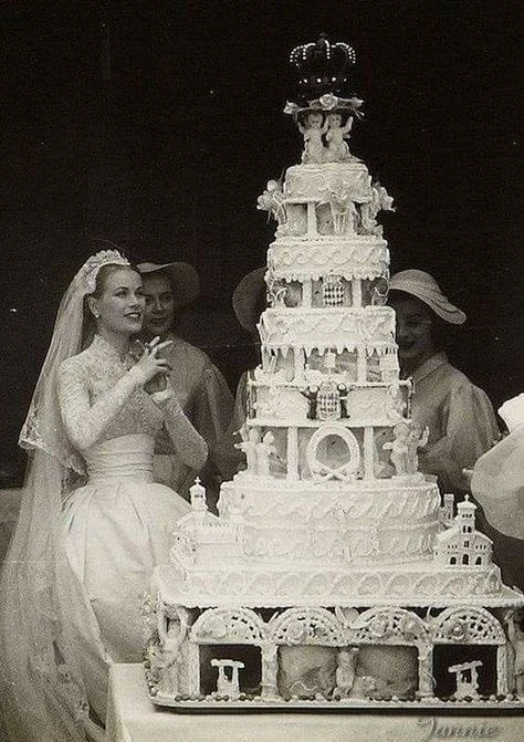 Ровно 70 лет назад, 19 апреля 1956 года, состоялась одна из самых громких свадеб XX века — князя Мон