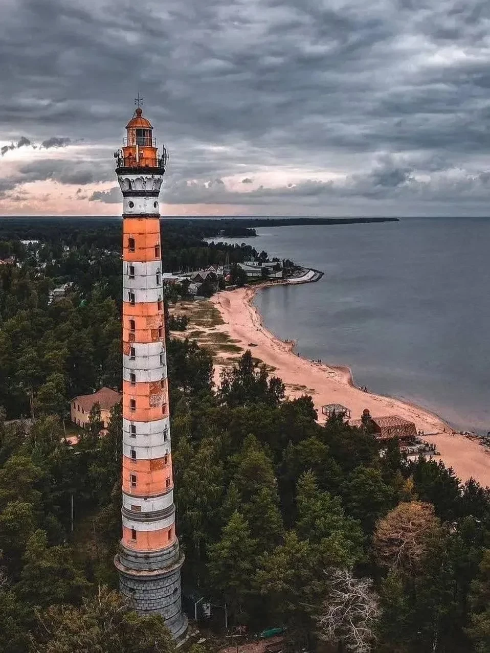 🗼Делимся с вами подборкой маяков Ленобласти

1️⃣Шепелёвский маяк
📍Ломоносовский р-н, Лебяженское г