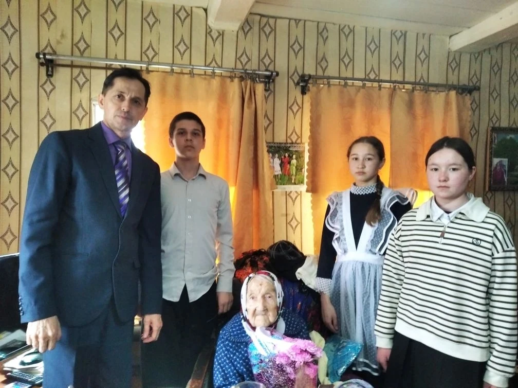 В эти дни Пайрамсуло Яныбаевна Яныбекова, труженица тыла и ветеран педагогического труд...