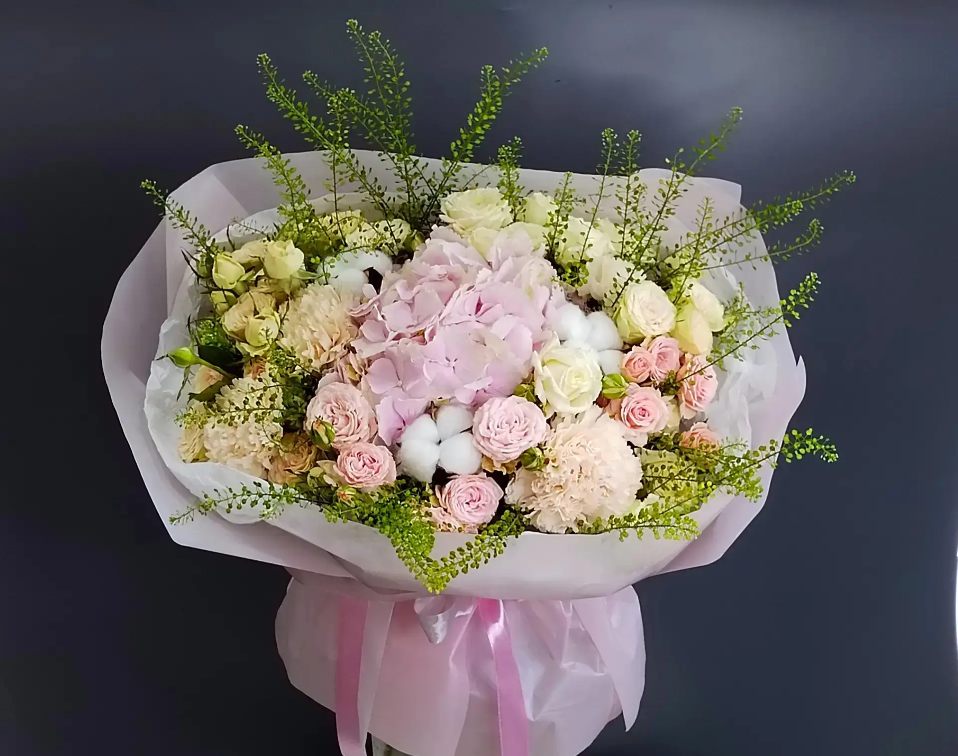 С Днём России, дорогие друзья! 🇷🇺💐

Сегодня хочется говорить о красоте — о той, что живёт в бескр