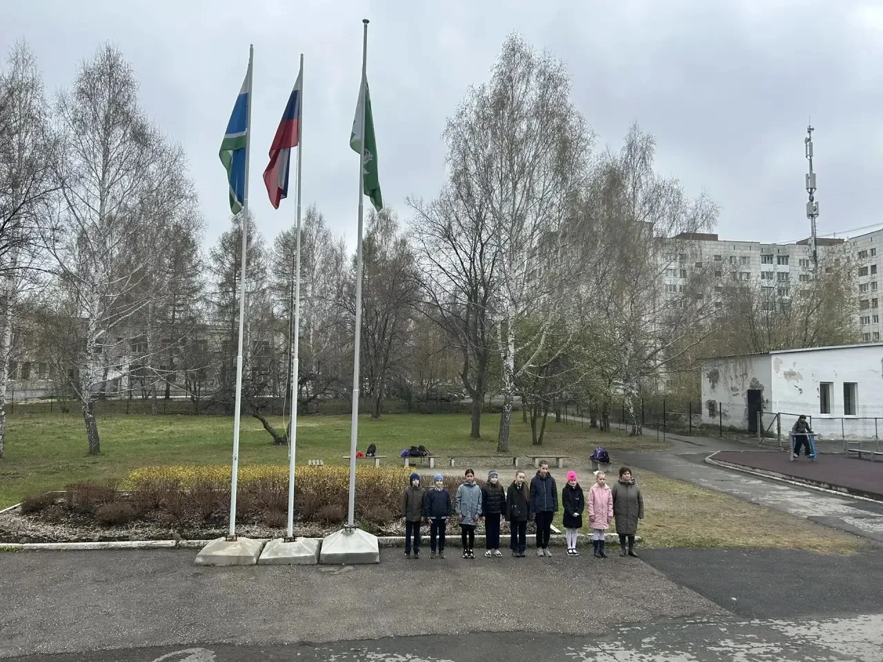 📆 На календаре 4 мая, понедельник 🇷🇺 Право стоять у флага РФ предоставилось  Цыгановой Милене(2А),  