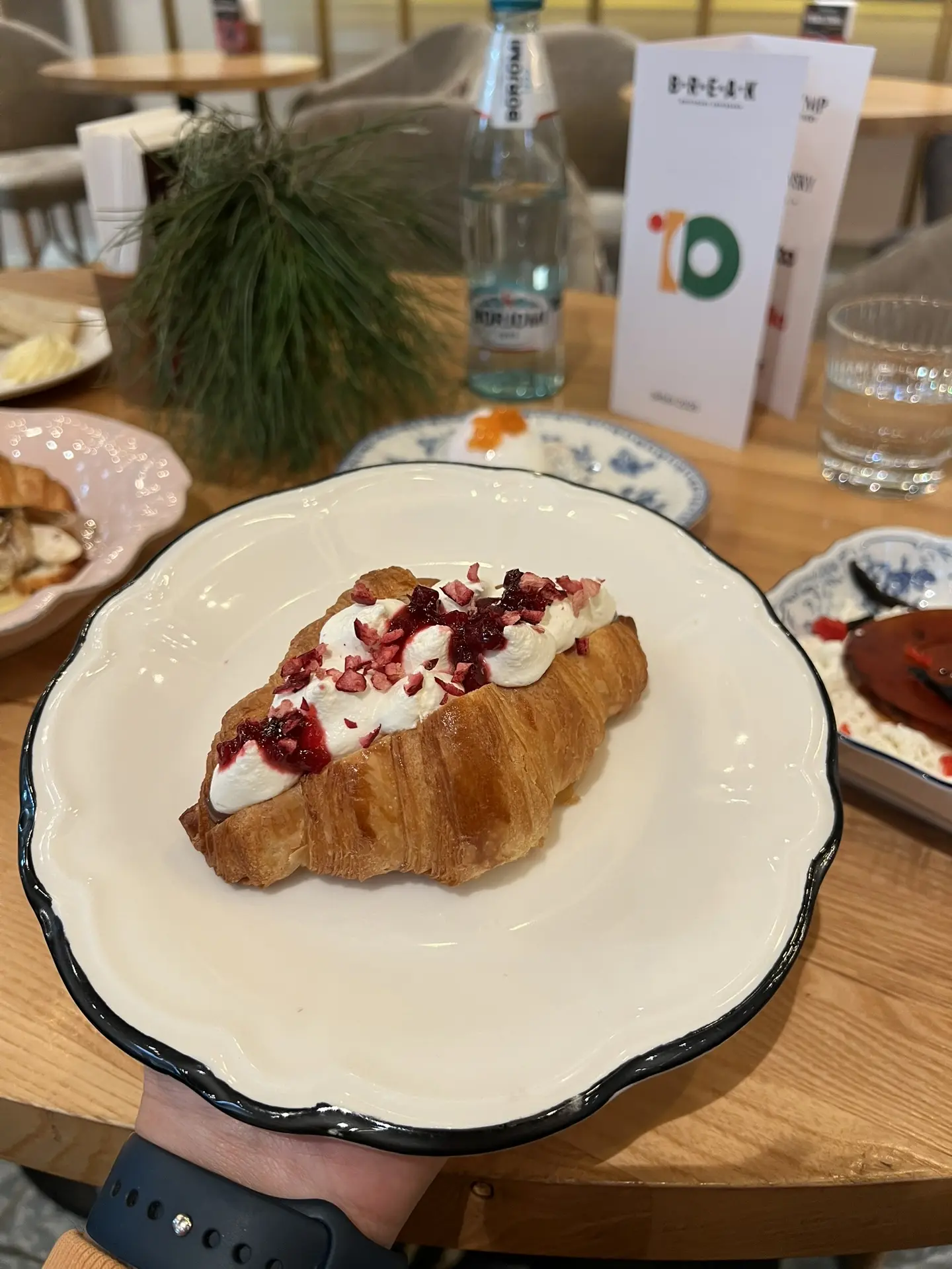 BreakFest‑2026: сладкий и сытный марафон в BREADWAY  Фестиваль BreakFest ведёт нас по самым аппетитн