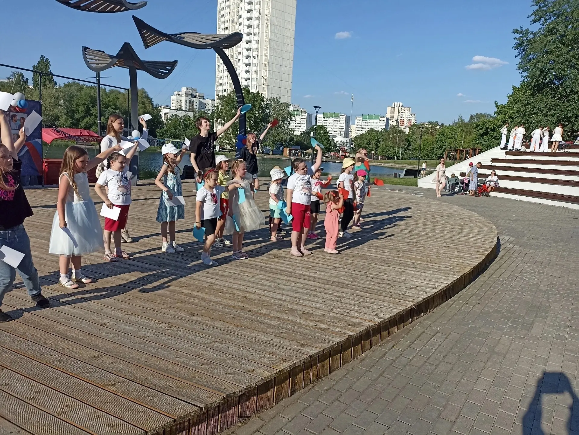 🇷🇺Коньковские пруды на день стали центром праздника

На Коньковских прудах прошёл большой семейный