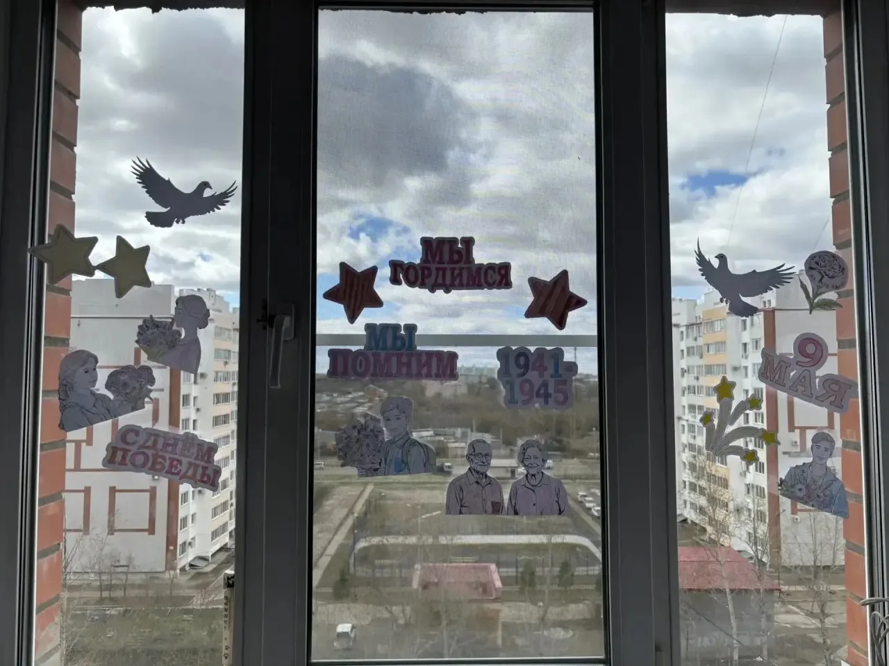Продолжаем делиться фотографиями Всероссийской акции «Окна Победы»! 🕊️🎗️  #ОкнаПобеды #ДеньПобеды #9