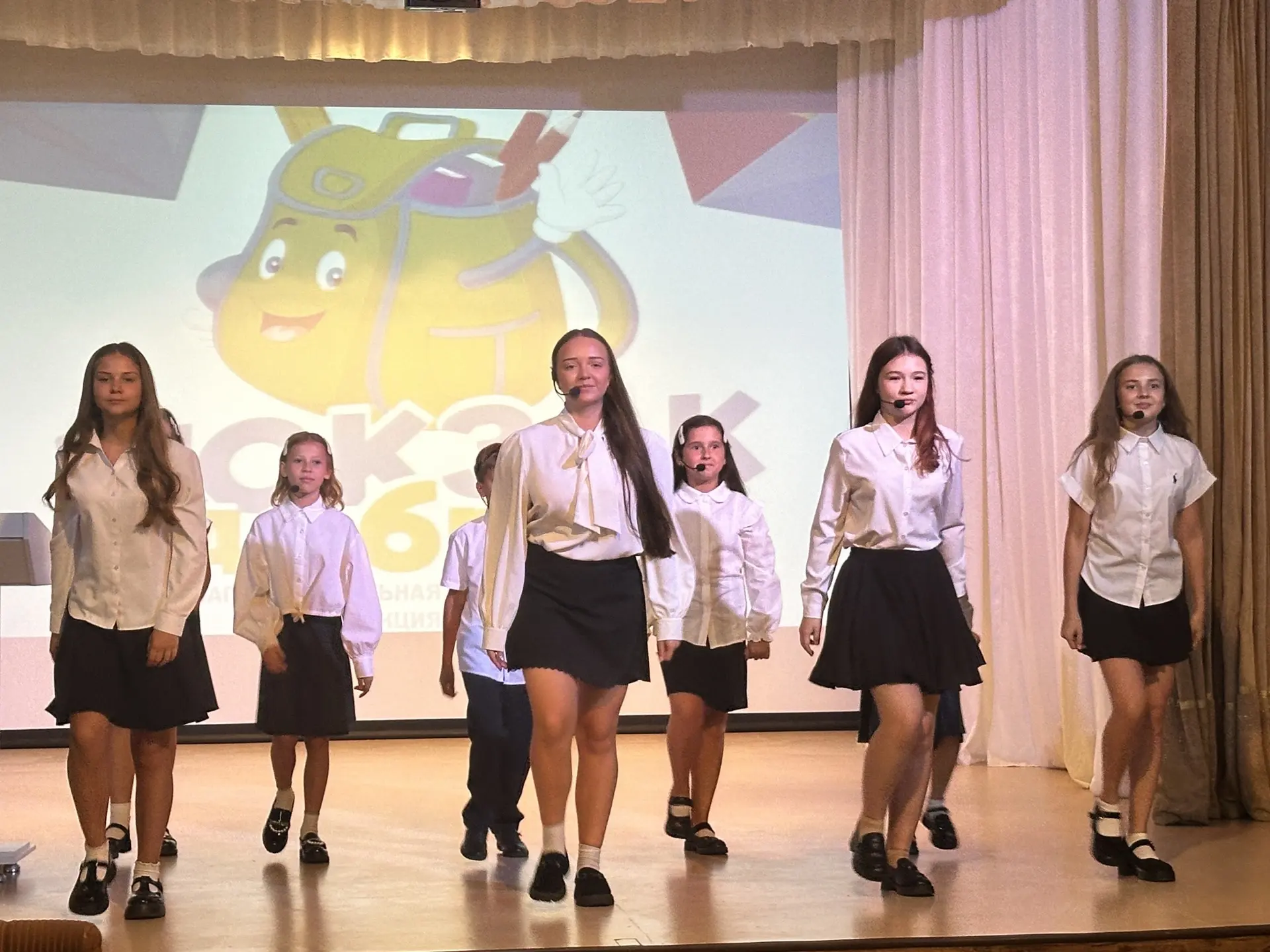 🎒Сегодня в центре развития творчества детей и юношества прошла благотворительная акция...