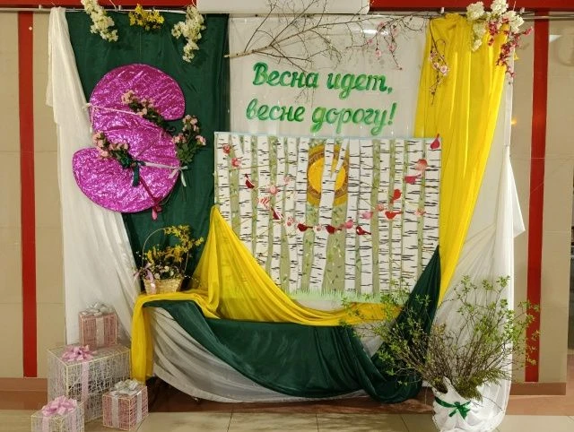 Милые девочки, девушки и женщины!Завтра в гимназии праздник - день весны и красоты! Сегодня - всё дл