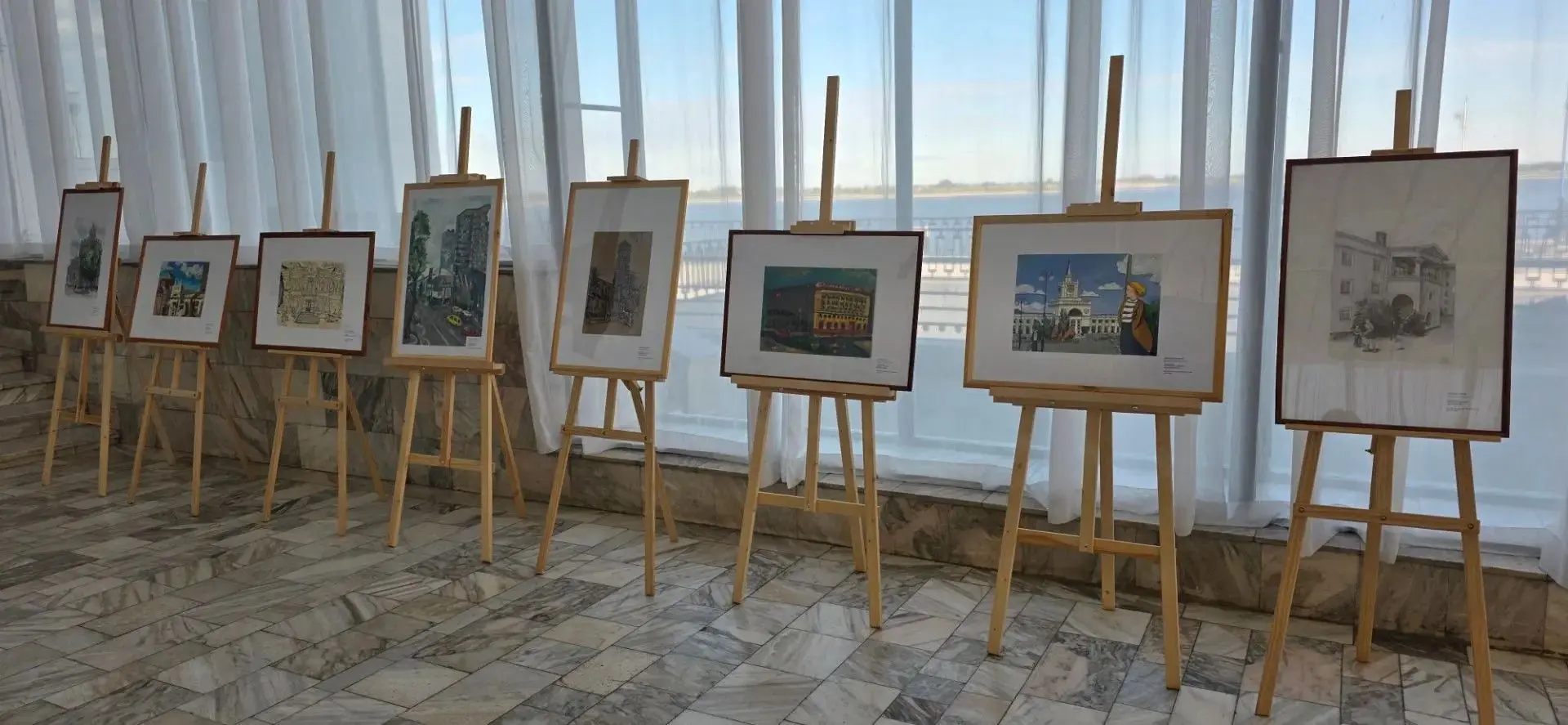 🖼 В фойе Волгоградской филармонии представлена итоговая выставка работ Всероссийского ...